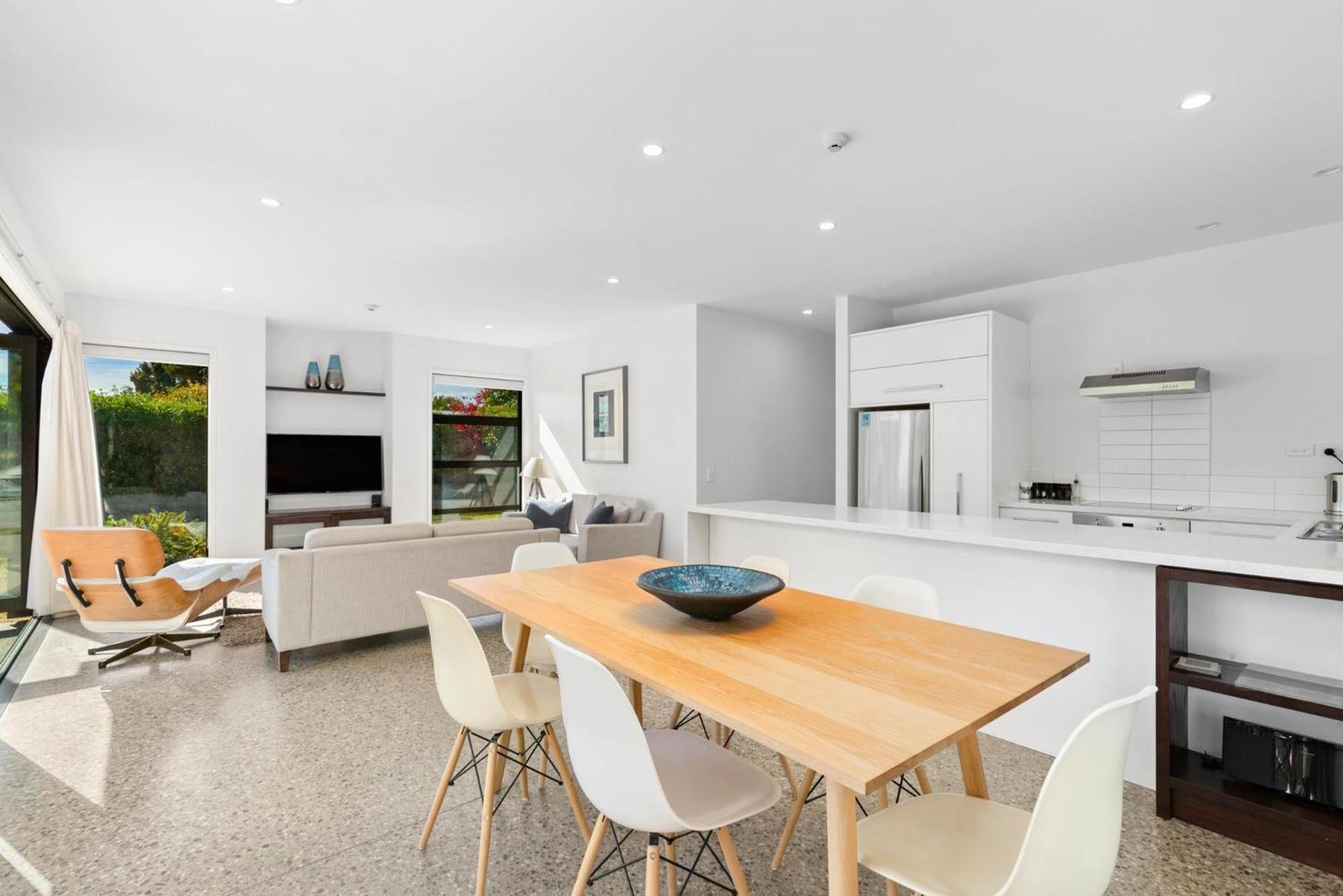 Tenby Apartments ワナカ エクステリア 写真